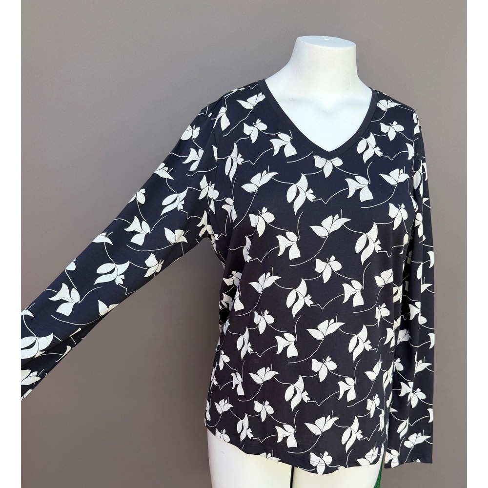 Lands End Top Womens Medium 10-12 Black White Leaf Print Supima Cotton VNeck Tee